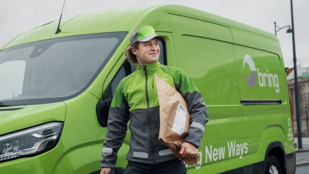Bringkurer leverer pakke